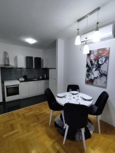 Kuchyň nebo kuchyňský kout v ubytování Bianco Rosso Apartment + 22 fotografií