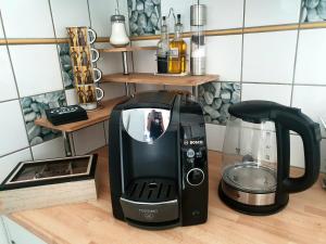 a coffee maker and a toaster on a counter at Appartement proche d'Europa park/Marchés de Noël in Rhinau
