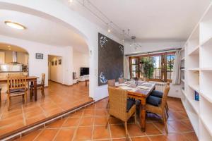 a kitchen and dining room with a table and chairs at Chalet Tres Mares, Cala Millor in Son Servera