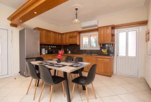 A kitchen or kitchenette at Yanna's Sea View Holiday House Close to Corfu Town
