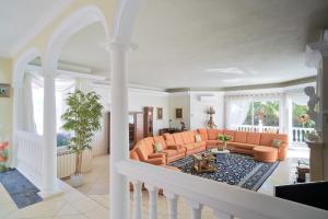 Zdjęcie z galerii obiektu Villa with Heated Pool & Sea Views in Marbella w Marbelli