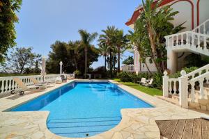Zdjęcie z galerii obiektu Villa with Heated Pool & Sea Views in Marbella w Marbelli