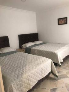 a room with two beds in a room at Apartamento en el centro de Pitalito in Pitalito
