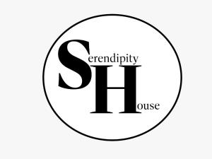un círculo negro con la palabra "creatividad" en su interior en Serendipity House, en Derry Londonderry