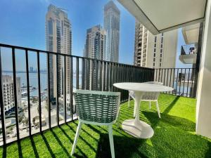 Fotografie z fotogalerie ubytování Elegant & Chic 2bedroom balcony Creek Waterfront v Dubaji