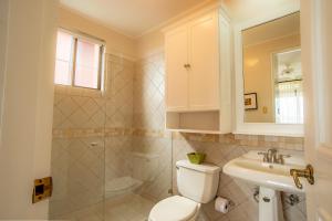 Vannituba majutusasutuses Bougainvillea 8211 Luxury Apartment - Reserva Conchal