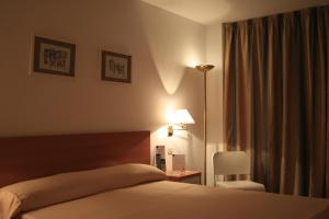 Gallery image of Hotel el Paraiso in Caleta De Velez +15 photos