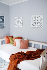 Postel nebo postele na pokoji v ubytování Mediterrane Wohnung nahe HBF mit Domblick