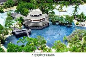 ein Pool in einem Resort mit einem Wasserpark in der Unterkunft Minimalist studio with Luxury bed Good for 1-4pax High speed WiFi with Netflix Free Pool & Parking in Suba