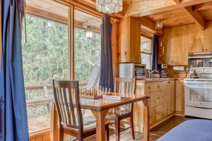 Kuchyň nebo kuchyňský kout v ubytování Chalet Shangri-La + 13 fotografií