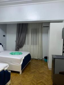 Voodi või voodid majutusasutuse Lucky Hostel toas