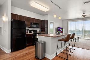 Η κουζίνα ή μικρή κουζίνα στο The Sophia: Riverwalk Loft