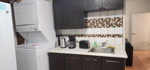 Galeriebild der Unterkunft ChessKings Guest House - Unit 1 in Winnipeg + 13 Fotos