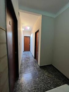 a hallway of an empty room with two doors at Magnolia II Departamento Céntrico in San Fernando del Valle de Catamarca
