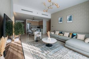 Posezení v ubytování Modern & Chic 2bedroom with Balcony Dubai Creek
