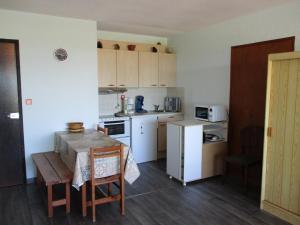 Køkken eller tekøkken på Studio alcôve près de la plage avec aperçu mer pour 4 personnes - FR-1-521-118