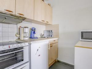 Køkken eller tekøkken på Studio alcôve près de la plage avec aperçu mer pour 4 personnes - FR-1-521-118 + 2 billeder