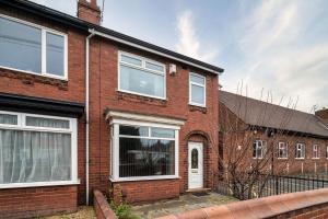 a red brick house with white windows at Family & Contractors & Free Parking & Airport Location in Doncaster