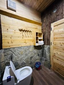 Phòng tắm tại Dong Van Eco Stone House