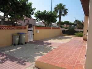 Zdjęcie z galerii obiektu Villa T4 avec Piscine Privée, 6 Couchages, Proche Plage - Saint-Cyprien - FR-1-106-82 w mieście Saint-Cyprien