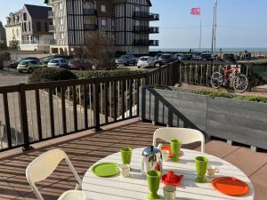 Balkón alebo terasa v ubytovaní Appartement 3 pièces avec terrasses et vue mer - Parking inclus - FR-1-487-349