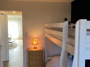 Posteľ alebo postele v izbe v ubytovaní Appartement 3 pièces avec terrasses et vue mer - Parking inclus - FR-1-487-349