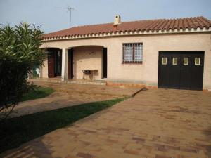 Zdjęcie z galerii obiektu Villa 3 pièces, 7 couchages, jardin 400m², 100m plage, centre Saint-Cyprien, animaux acceptés - FR-1-106-83 w mieście Saint-Cyprien