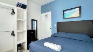 Afbeelding uit fotogalerij van Habitacion Privada Ejecutiva Confortable Minisplit Amenidades 1 in Castillo Teresa