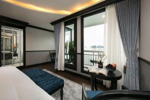 Galeri foto Lapinta Luxury Cruises di Ha Long