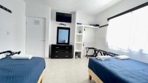 Afbeelding uit fotogalerij van Habitacion Privada Ejecutiva Confortable Minisplit Amenidades 1 in Castillo Teresa