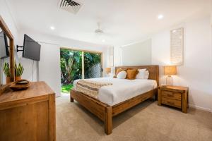 Katil atau katil-katil dalam bilik di Kailani Beach House - LJHooker Yamba +20 gambar