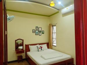 Postel nebo postele na pokoji v ubytování Đức Chính Hotel - Ninh Chu - Phan Rang