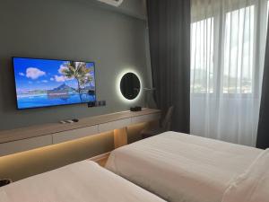 TV a/nebo společenská místnost v ubytování FUHOTEL