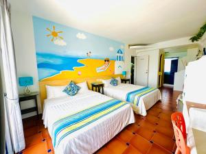 Postel nebo postele na pokoji v ubytování 海灘戀情 Beach Love 近沙灘-國旅卡特約商店 陽台房 希臘地中海風格