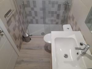 A bathroom at Alquiler integro casa próxima a Colunga Még 20 kép