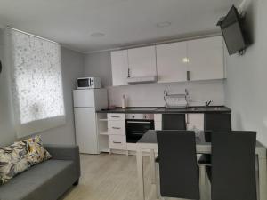 A kitchen or kitchenette at Alquiler integro casa próxima a Colunga