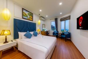 Giường trong phòng chung tại Babylon Grand Hotel & Spa