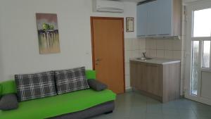 Kuchyň nebo kuchyňský kout v ubytování Apartments Carmen + 16 fotografií