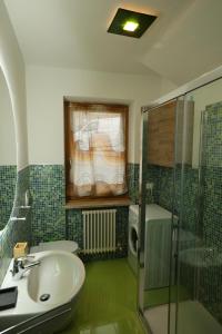 Koupelna v ubytování Casa Latemar + 13 fotografií