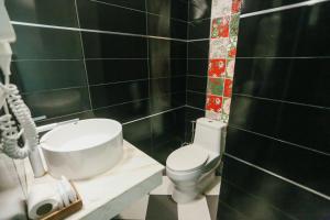 Koupelna v ubytování Phranang Place- SHA Extra