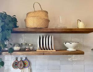 A kitchen or kitchenette at Il Noce Lake View Apartment