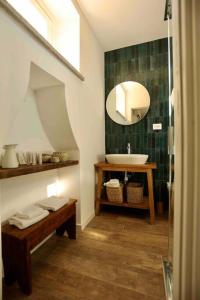 A bathroom at Il Noce Lake View Apartment