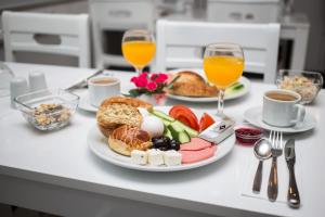 Jídlo v hotelu nebo okolí + 25 fotografií