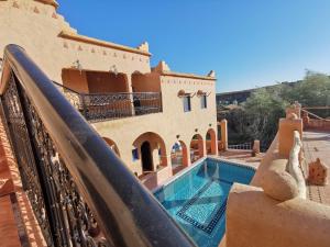 - Vistas a una casa con piscina en Bab El Atlas, en Kalaat MGouna