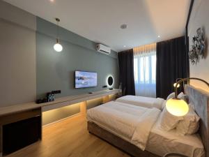 Postel nebo postele na pokoji v ubytování FUHOTEL