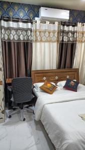 Postel nebo postele na pokoji v ubytování Private Fully Furnished Room in Kalyani Nagar
