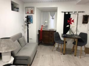 Uma área de estar em Pé do Castelo Casinha - pet friendly & garage
