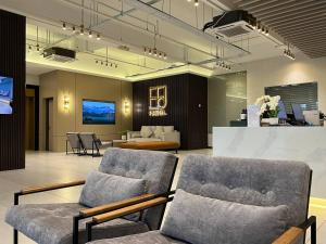 TV a/nebo společenská místnost v ubytování FUHOTEL + 37 fotografií