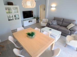 Posedenie v ubytovaní QUINTA SANT POL Apto 6 pax a 50 metros mar E29047