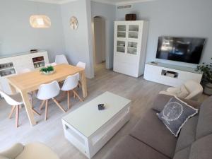 Televízia a/alebo spoločenská miestnosť v ubytovaní QUINTA SANT POL Apto 6 pax a 50 metros mar E29047